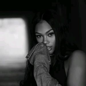 Meet your Posher, Alecia